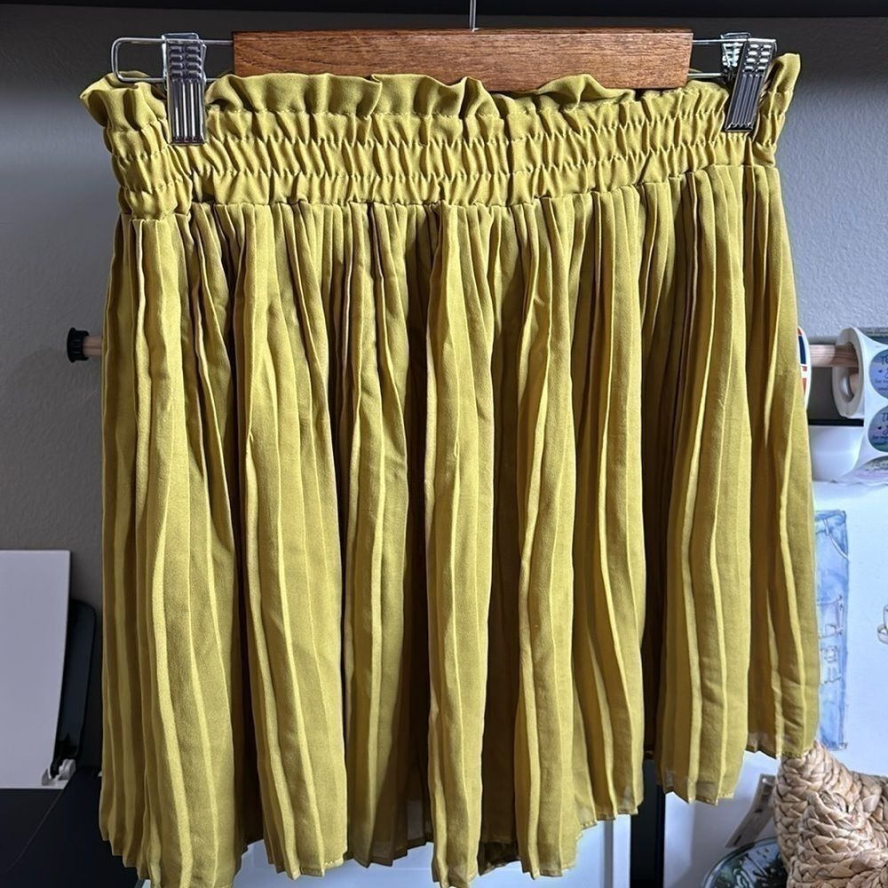 Zara Pleated Elastic Waist Cute Skirt S NWOT​​​​​​​​​​​​​​​​​​